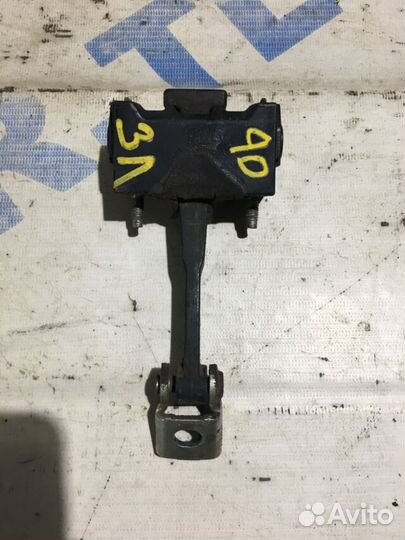 Ограничитель двери LADA vesta 2017 1.6 мт седан