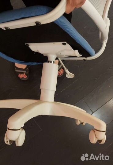 Компьютерное кресло для школьника