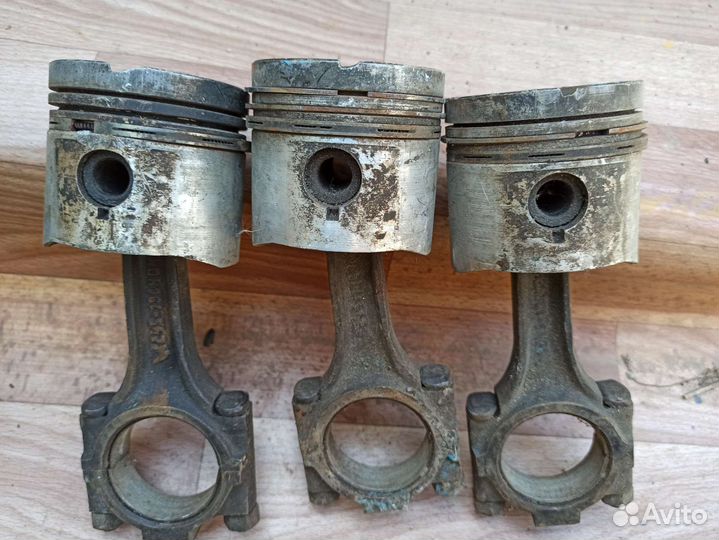Шатуны с поршнями на 245 ммз и 968 заз