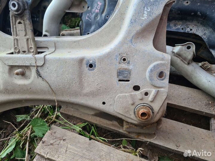 Подрамник передний Renault Megan 2004 1.5TD