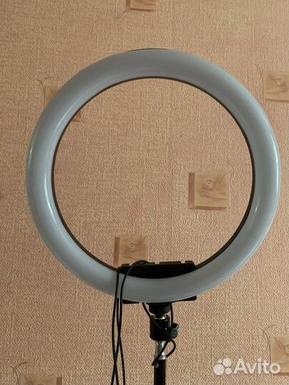 Кольцевая лампа со штативом