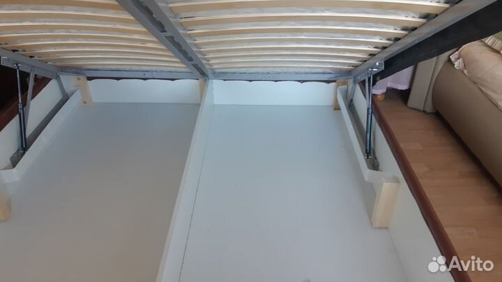 Кровать с подъемным механизмом 160х200