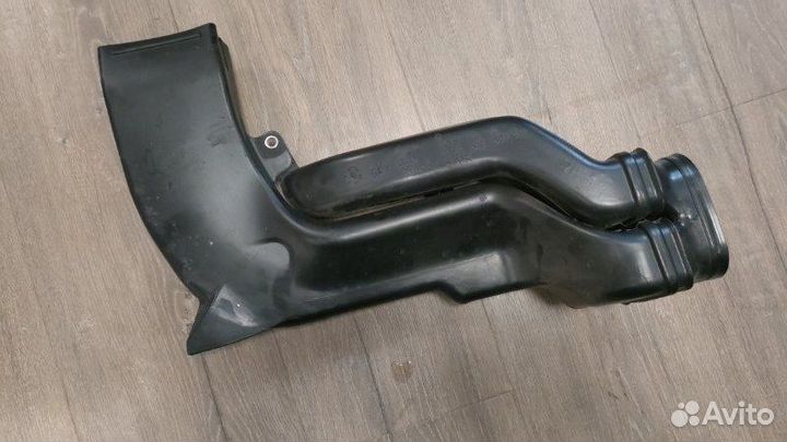 Воздуховод Audi A8 D3 6.0 BHT 2008