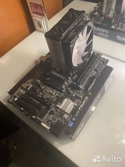 Материнская плата с процессором памятью и кулером