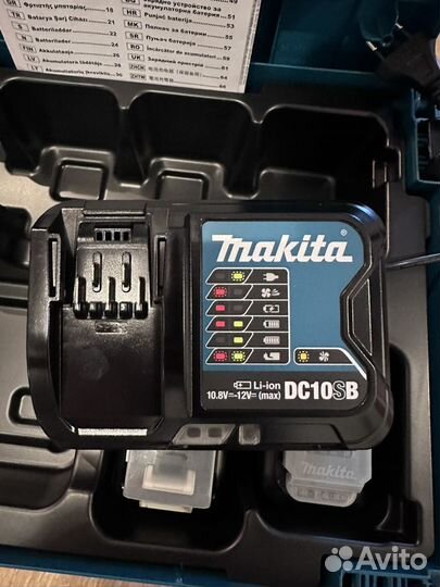 Набор аккумуляторов и зарядое устройств Makita 12V