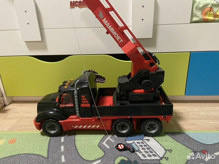 Большой автомобиль-кран mammoet