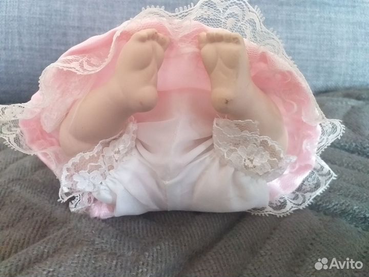 Фарфоровая коллекционная кукла