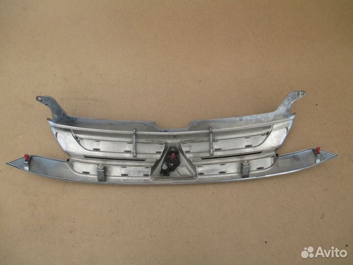 Решетка радиатора Mitsubishi Outlander 2015-2018