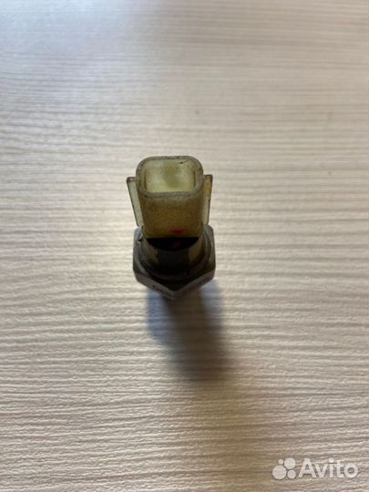 Датчик давления масла Renault Megane