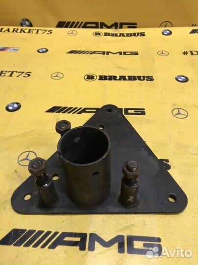 Крепление запасного колеса Mercedes G-Class W463