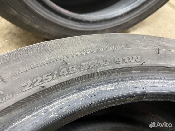 Kumho Ecsta HS51 225/45 R17 91W