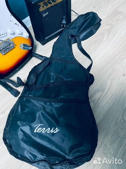 Электрогитара с усилителем