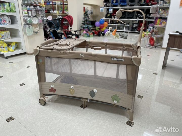 Манеж кровать с мобилем и пеленальным столиком