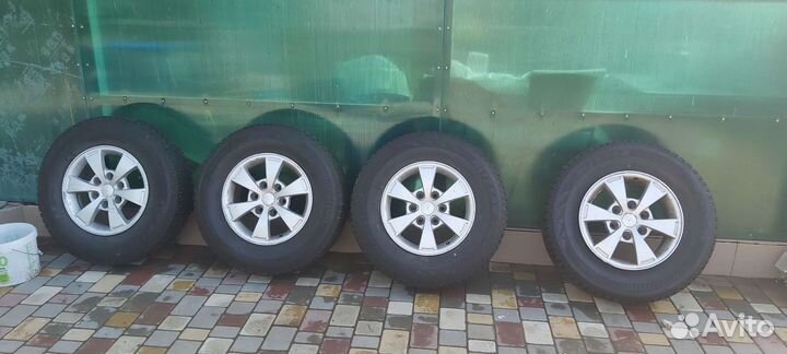 Bridgestone Blizzak Spike-01 245/70 R16