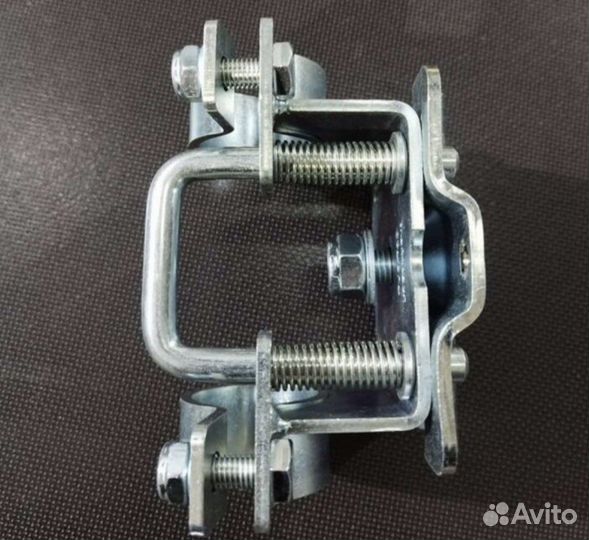 Поворотный хомут для опорного колеса