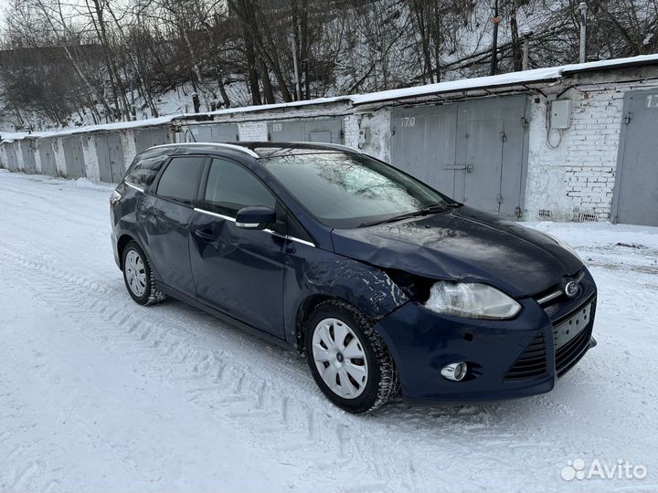 Ford Focus 1.6 МТ, 2012, битый, 175 000 км