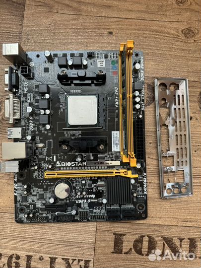 Материнская плата с процессором и памятью