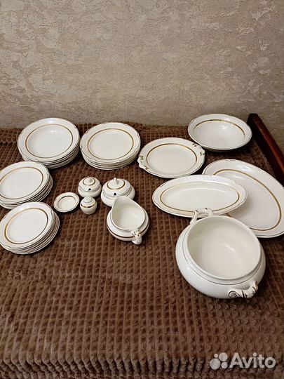 Столовый сервиз, белый с золотом