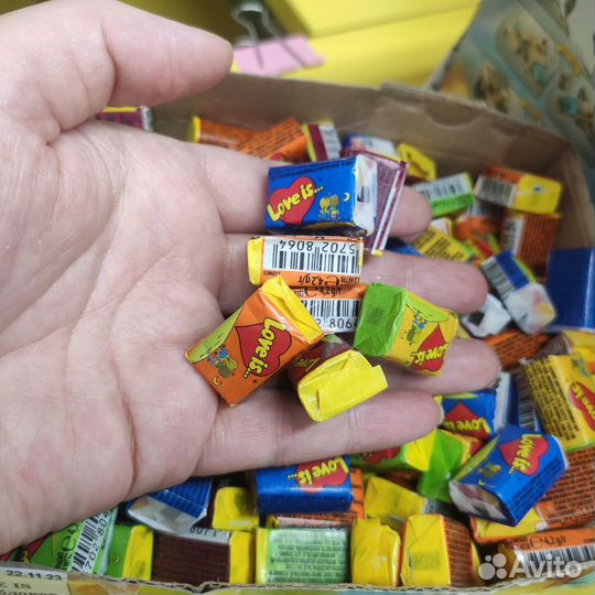 Жевательная резинка Love is