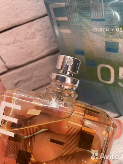 Escentric molecules 05