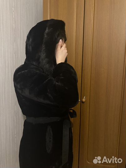 Мутоновая шуба (грудь и край копюшона норка)