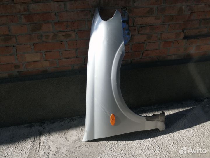 Крыло правое на альмеру