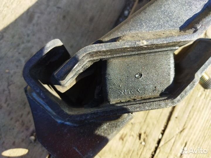 Подушка кпп Mitsubishi Pajero V87W 6G75 2006