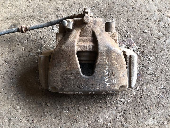 Opel astra h Суппорт