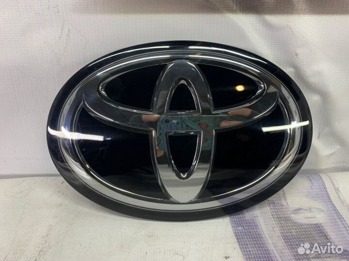 Эмблема Toyota Camry V75
