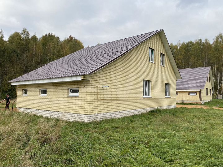 Коттедж 198 м² на участке 15 сот.