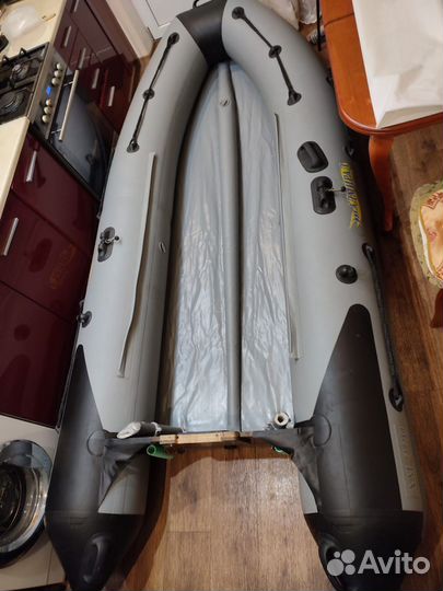 Лодка надувная резиновая с мотором