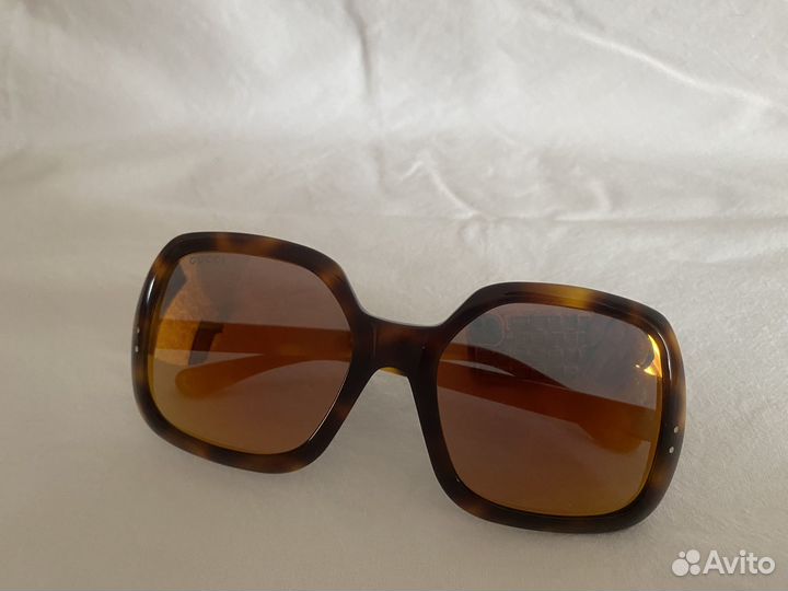 Солнцезащитные очки женские брендовые