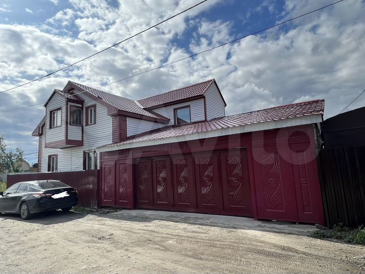 Дом 178 м² на участке 5,5 сот.