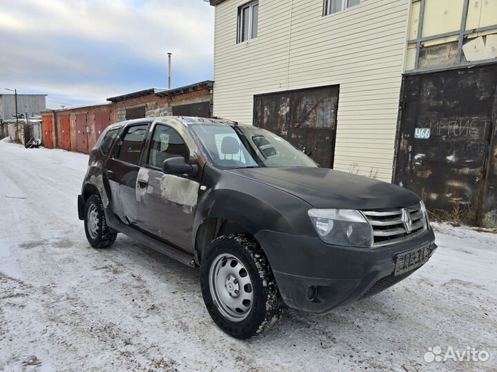 Renault Duster 1.6 МТ, 2014, битый, 16 000 км