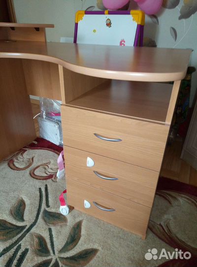 Компьютерный стол