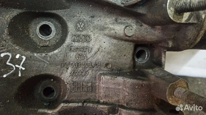 Кронштейн генератора Volkswagen Passat B6