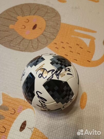 Мяч сувенирный с автографами сборной чм 2018