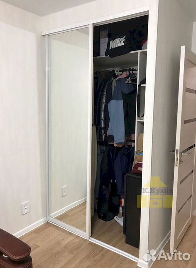 Шкаф с зеркалом