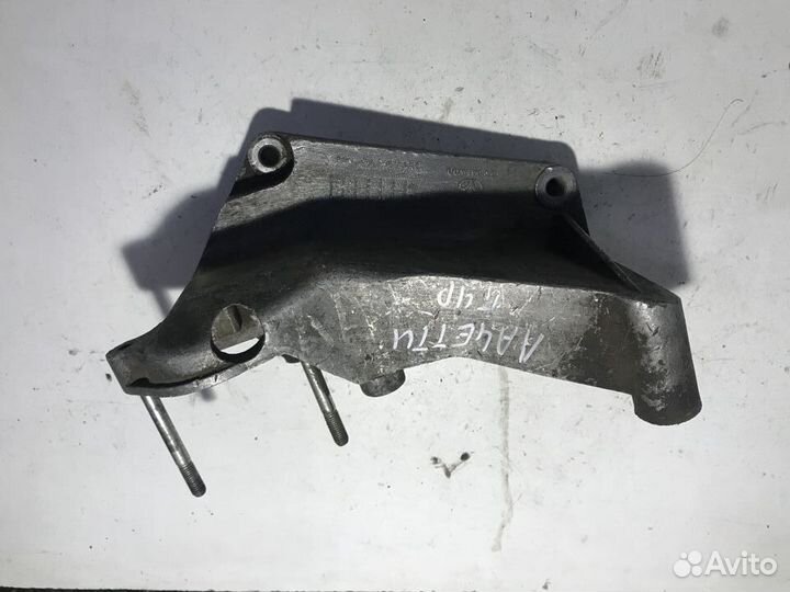 Кронштейн кпп левый Mitsubishi Carisma