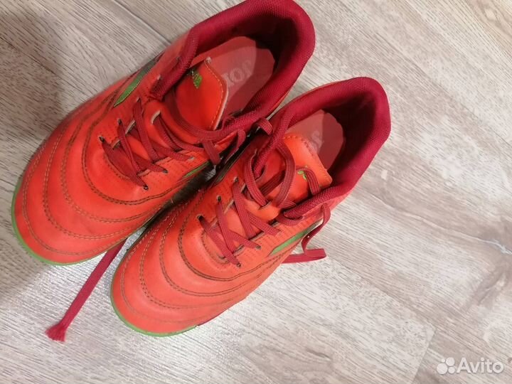 Детские футбольные кроссовки