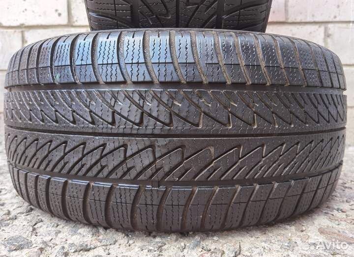 Goodyear UltraGrip 245/45 R17 99V