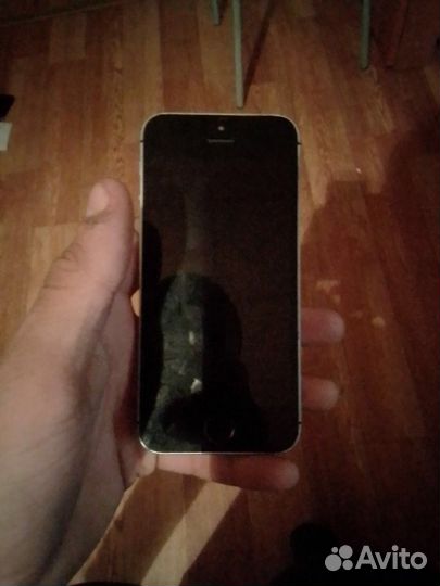 Телефон iPhone SE(2016)