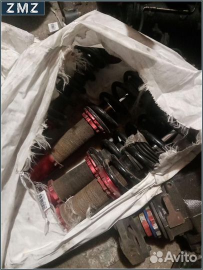 Стойка амортизатора на Toyota Crown Majesta UZS186