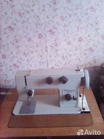 Швейная машина Чайка 143