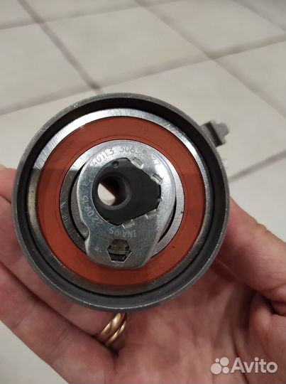 Ролик натяжителя ремня грм volvo xc90 оригинал нов