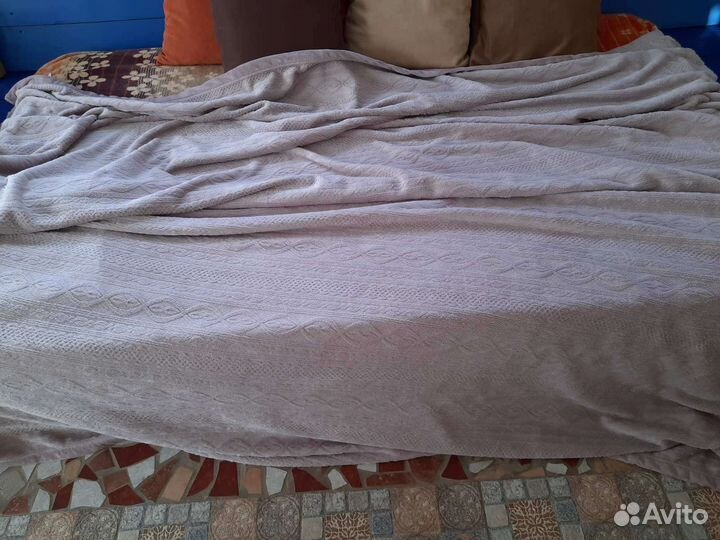 Пледы и покрывало 230х250
