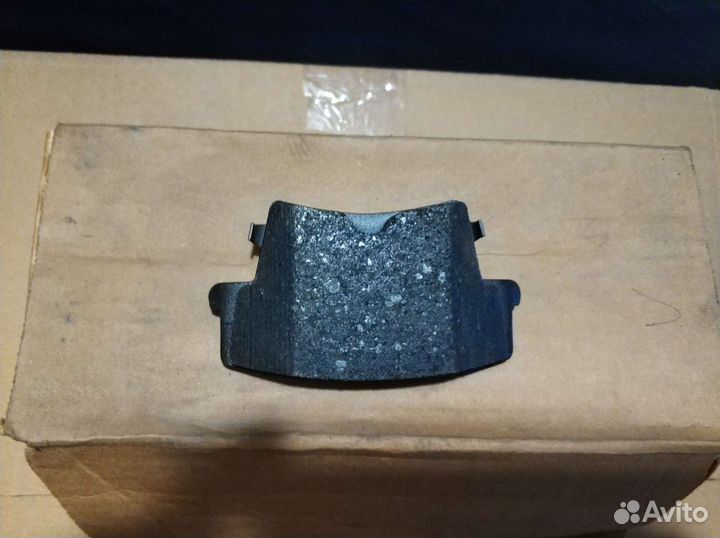 Колодки тормозные задние на Chrysler 300C