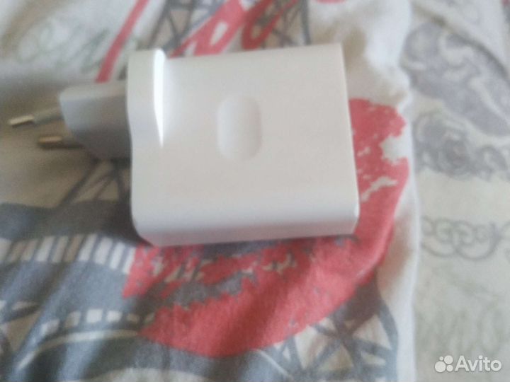 Блок питания для телефона от компании realme