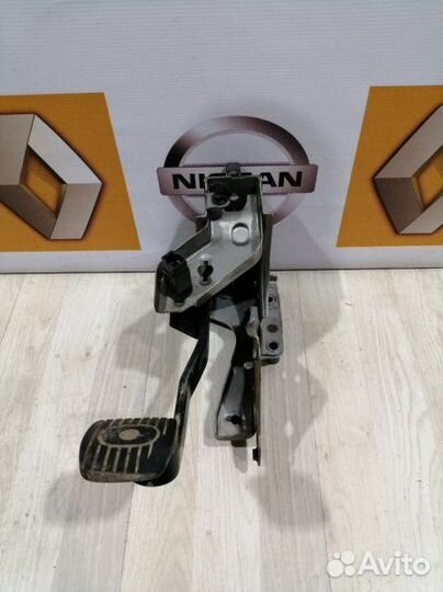 Педаль тормоза Nissan tiida
