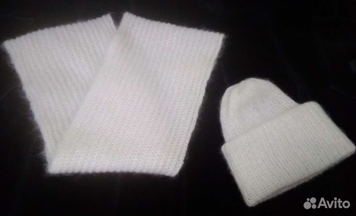 Белая шапка и шарф